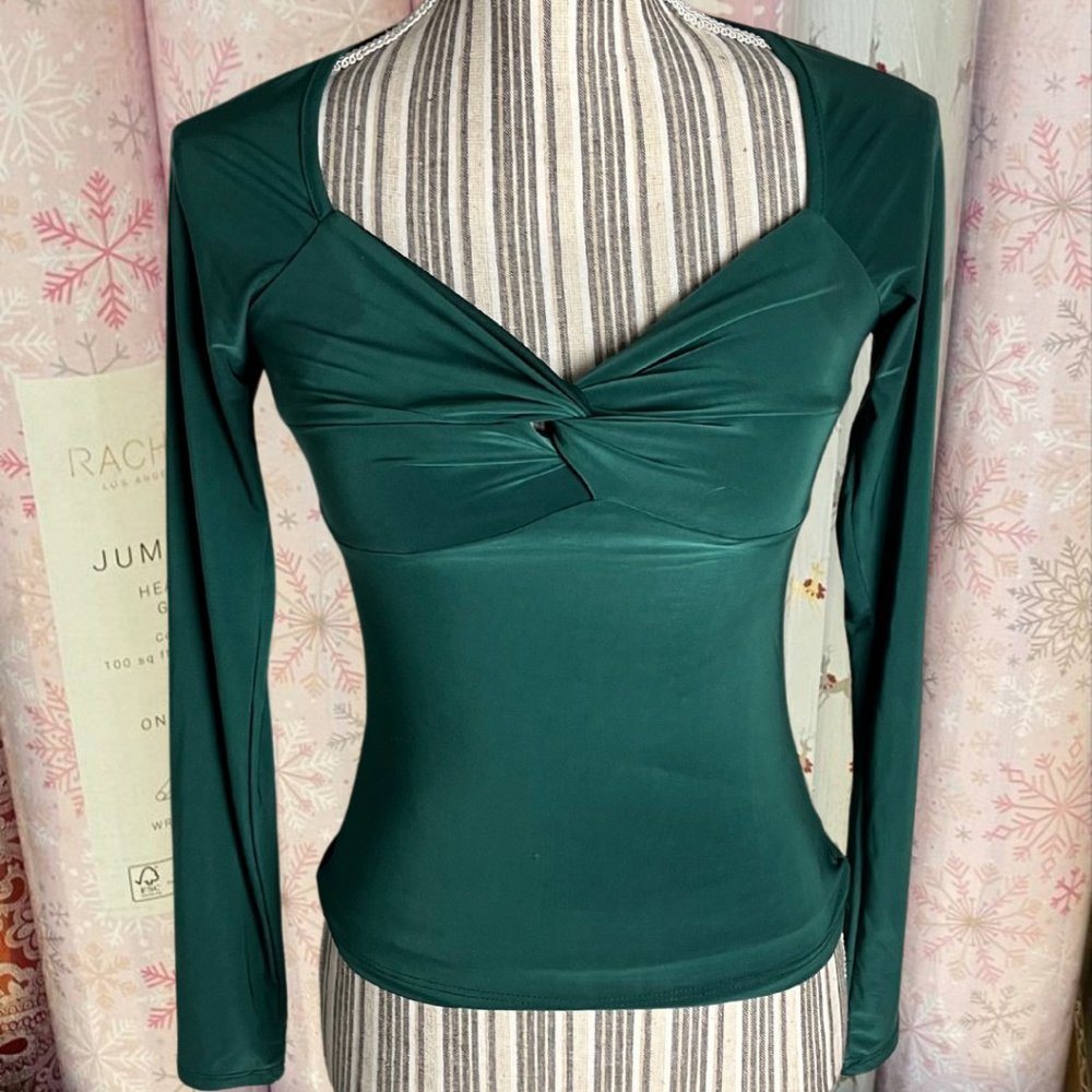 NWOT Stretchy hunter green top size small